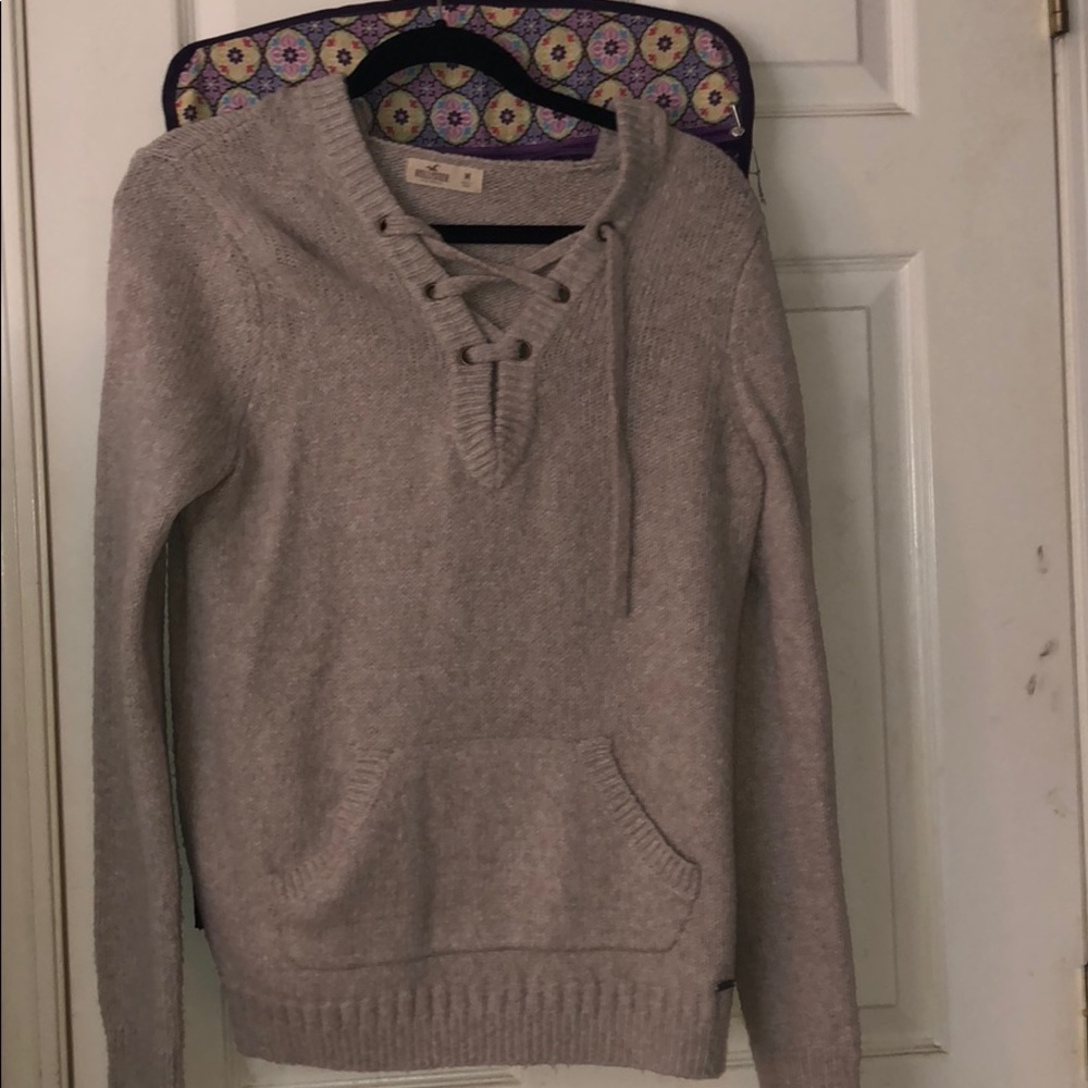 Hollister cream / tan sweater